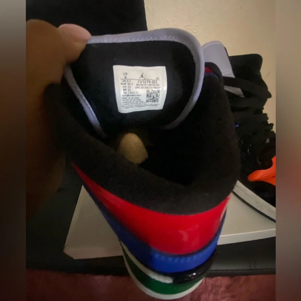 Women’s Jordan Air 1 Mid SE Black and Red - Picture 10 of 10